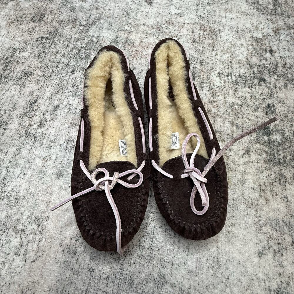 UGG Sheepskin Moccasin Dakota slipper shoes 5466 Brown Suede sz 6 Preppy Cozy